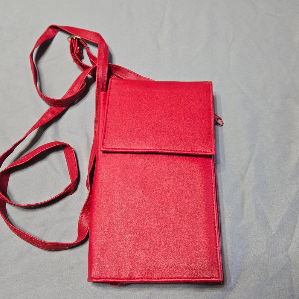 VTG Amity Crest Collection Red Leather Checkbook Organizer Wallet